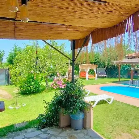 Yildiz Family Village House -isitmali Havuzlu Chalet Sapanca